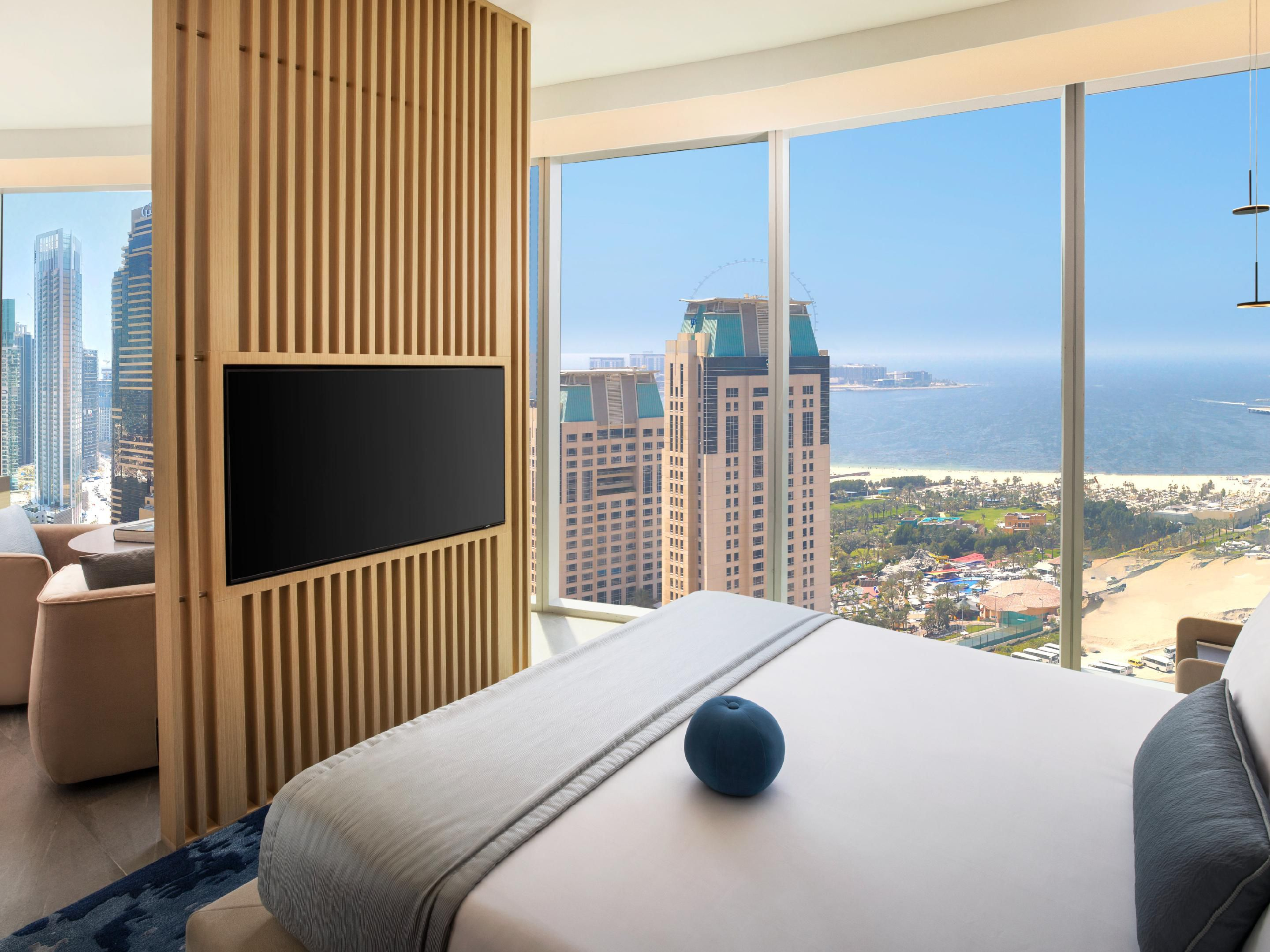 Вид из окна Ciel Dubai Marina с панорамой Dubai Marina и Palm Jumeirah | SVS Properties